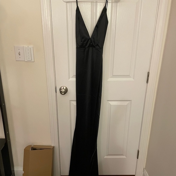 NWT Love & Lemonade backless fishtail gown - Picture 2 of 4